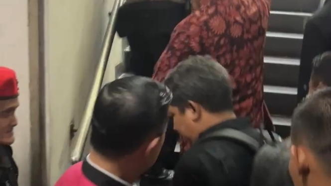 Momen Hasto dan Tom Lembong bertemu dan saling menyapa sebelum jalani sidang kasus korupsi di Pengadilan Tipikor pada PN Jakarta Pusat. (Ist)