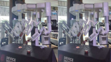 Operasi bedah dengan sistem robotic.