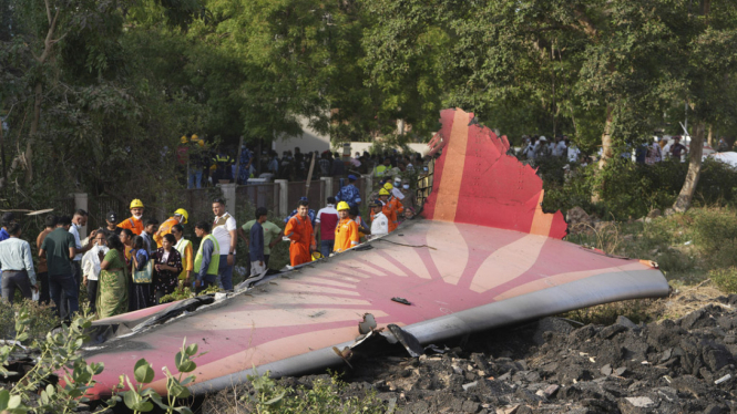 Pesawat Air India Jatuh di Dekat Bandara Ahmedabad