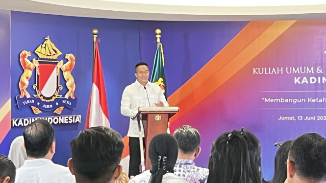 Ketuk Kadin Indonesia Anindya Bakrie Memberikan Sambutan