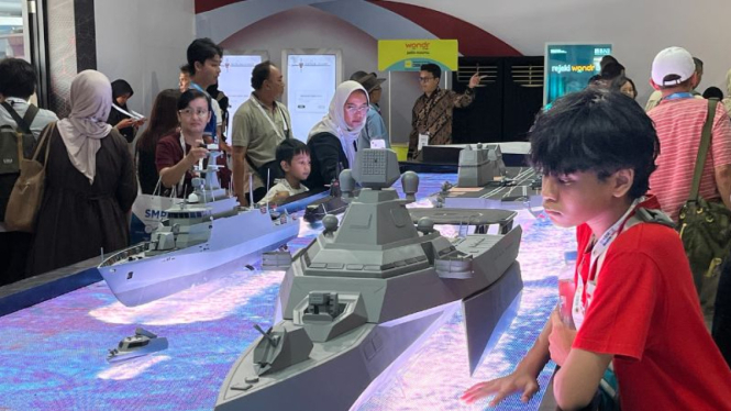 Suasana hari keempat di booth Republikorp pada acara Indo Defence.