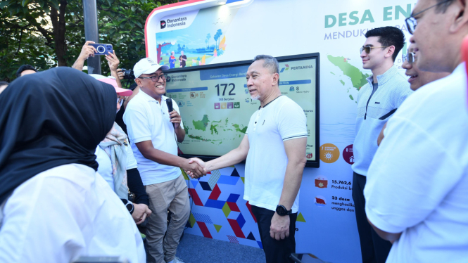 Menko Bidang Pangan, Zulkifli Hasan mengunjungi booth Pertamina 