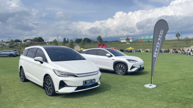 BYD M6
