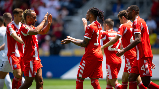 Pemain Bayern Munich merayakan gol
