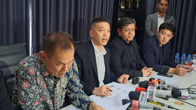 Kuasa Hukum Lesti Kejora, Sadrakh Seskoadi saat konferensi pers 