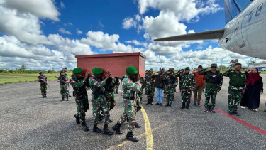 Jenazah prajurit TNI dari Kodim 1715/Yahukimo, Serka Seger Mulyana