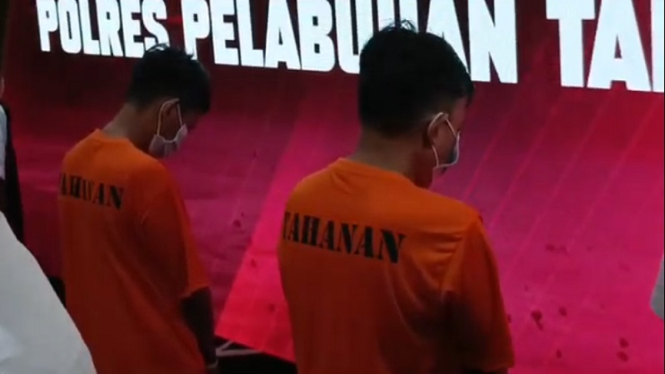 Polres Pelabuhan Tanjung Perak menangkap 2 admin Facebook gay di Surabaya
