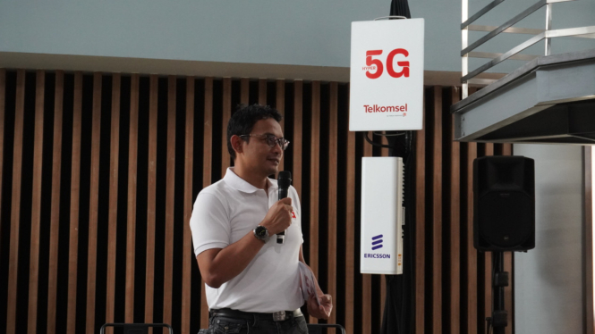 Direktur Jaringan Telkomsel Indra Mardiatna.