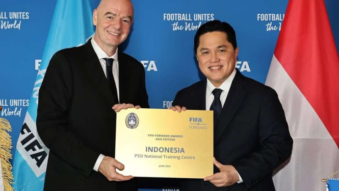 Presiden FIFA Gianni Infantino dan Ketum PSSI Erick Thohir