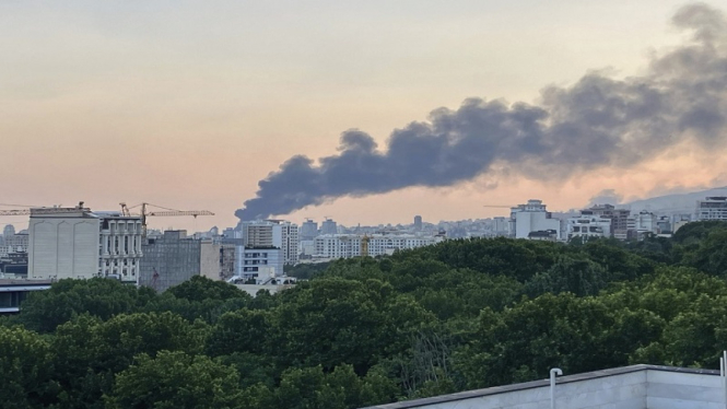 Serangan Israel di sebuah gedung kantor televisi berita Iran, Senin, 16/6