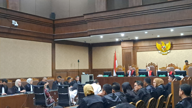 Suasana sidang vonis Zarof Ricar, Lisa Rachmat, dan Meirizka Widjaja.