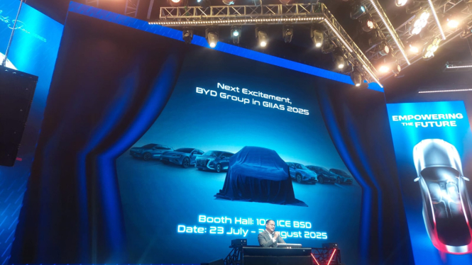 Mobil baru BYD dan Denza meluncur di GIIAS 2025