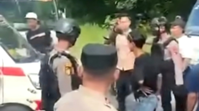Aksi anarkis pendemo aturan truk ODOL
