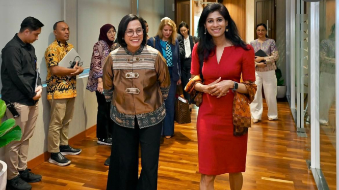 Menteri Keuangan Sri Mulyani Indrawati dan First Deputy Managing Director of the International Monetary Fund Gita Gopinath (dok: Instagram @smindrawati) 