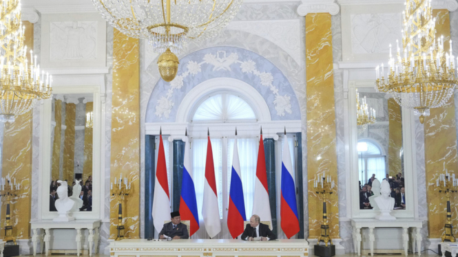 Presiden Rusia Vladimir Putin dengan Presiden Prabowo