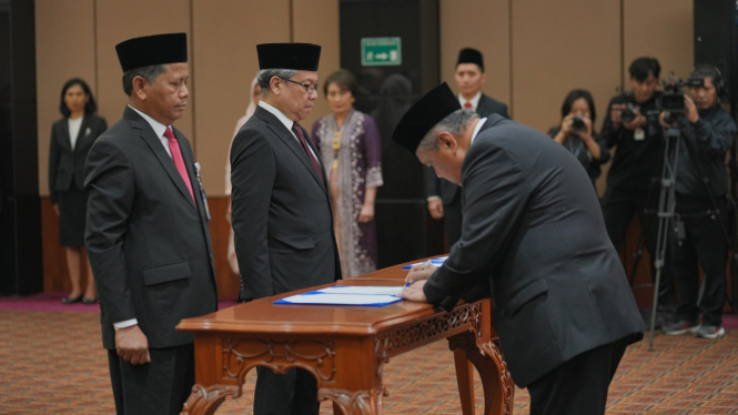 Gubernur Bank Indonesia (BI), Perry Warjiyo resmi melantik dua pemimpin baru satuan kerja (dok: wesite BI)
