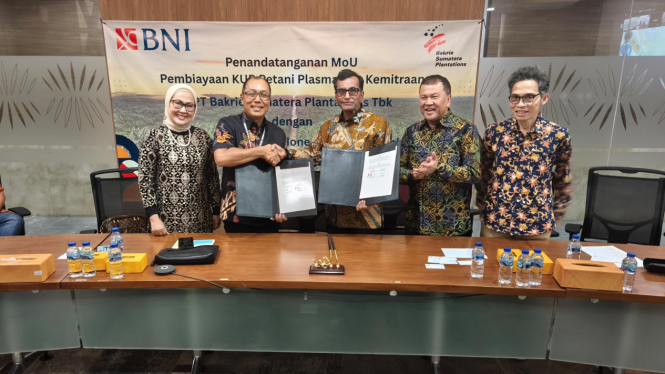 Bakrie Group melalui PT Bakrie Sumatera Plantations Tbk (BSP) meneken Nota Kesepahaman (MoU) bersama PT Bank Negara Indonesia (Persero) Tbk alias BNI [Humas PT Bakrie Sumatera Plantations Tbk (BSP)]