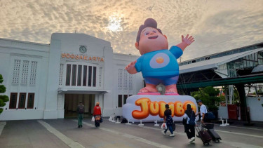 Balon Jumbo di Stasiun KAI Yogyakarta