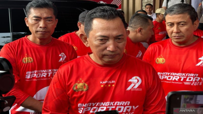 Kapolri Jenderal Listyo Sigit Prabowo ditemani Wakapolri Komjen Ahmad Dofiri
