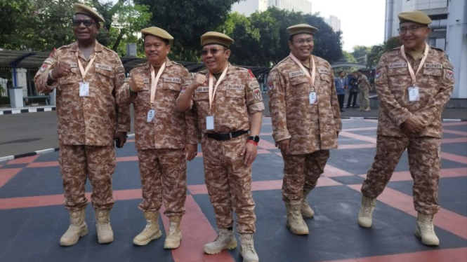 Kepala daerah menggunakan seragam loreng coklat IPDN