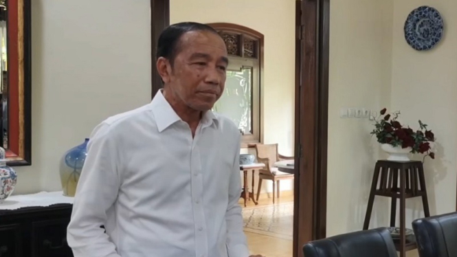 Presiden ke-7 Joko Widodo (Jokowi) di kediamannya