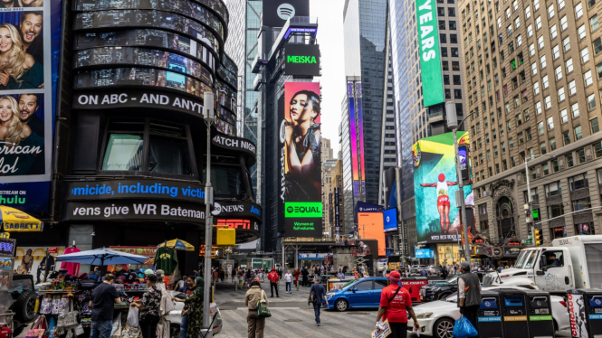 Meiska Tampil di Times Square New York
