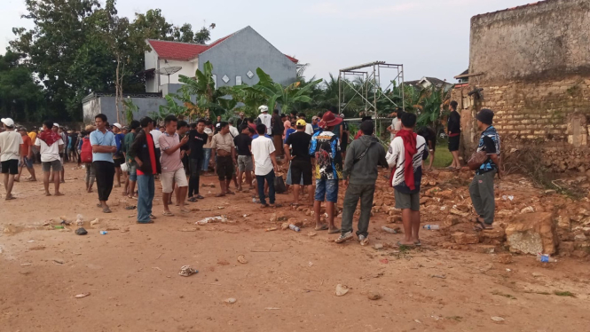 Tembok stadion karapan sapi di Sumenep roboh Minggu sore