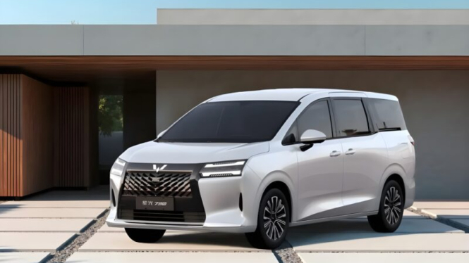 Mobil MPV Wuling Xingguang 730
