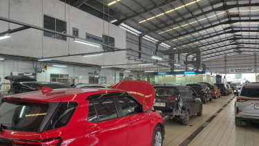 Suasana service mobil