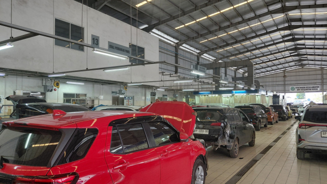Suasana service mobil