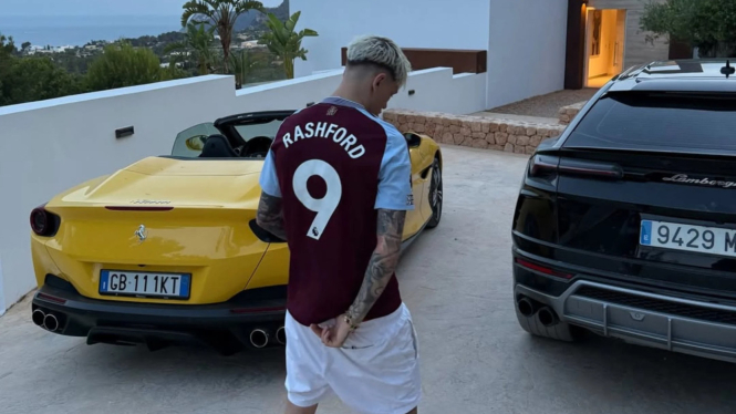 Garnacho pakai jersey Aston Villa