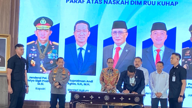 Penandatanganan DIM RUU KUHAP dari Pemerintah Indonesia untuk diserahkan ke DPR RI