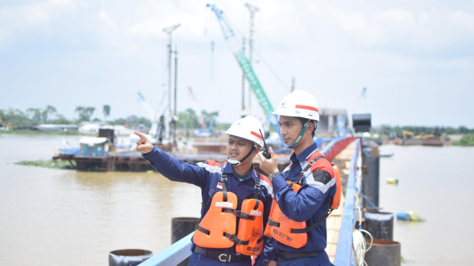 Pekerja proyek Waskita Karya