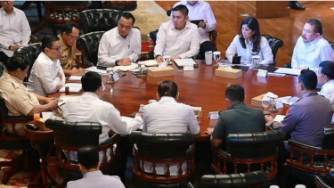 Presiden Prabowo memanggil sejumlah menteri di kediaman pribadinya di Hambalang