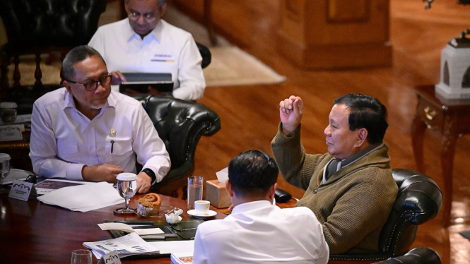 Presiden RI Prabowo Subianto memimpin ratas terkait koperasi desa merah putih di Hambalang, Bogor, Jawa Barat (sumber foto: Muchlis Jr - Biro Pers Sekretariat Presiden)