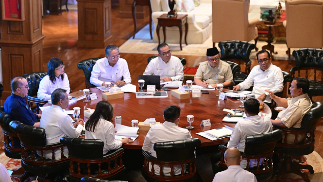 Presiden RI Prabowo Subianto saat memimpin ratas di kediamannya di Hambalang, Bogor, Jawa Barat (sumber foto: Muchlis Jr - Biro Pers Sekretariat Presiden)