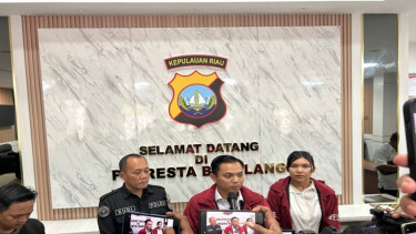 Kasatreskrim Polresta Barelang AKP Debby Tri Andrestian (tengah)