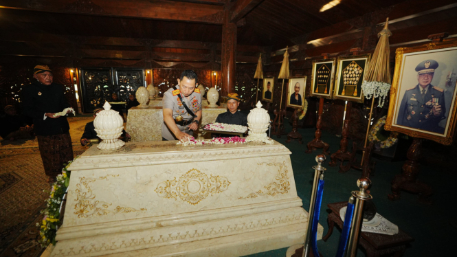 Foto ziarah ke makam Soeharto (dok: istimewa)