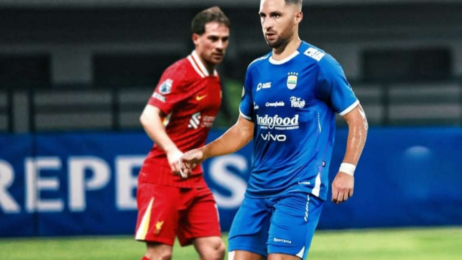 Pemain Persib Bandung Luciano Guaycochea dan Alexis Mac Allister