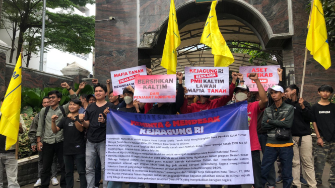 PMII Kaltim geruduk gedung Kejagung minta usut dugaan aset tanah milik Pemkab Kutai Timur. (Ist)