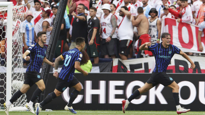Pemain Inter Milan, Francesco Esposito rayakan gol