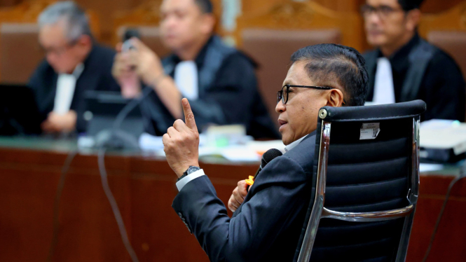 Sekjen PDIP Hasto Kristiyanto saat diperiksa jadi saksi terdakwa di Pengadilan Tipikor Jakarta Pusat