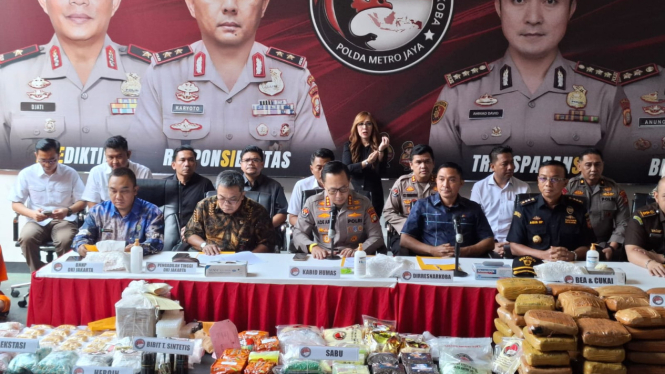 Foto rilis bersama dirnarkoba