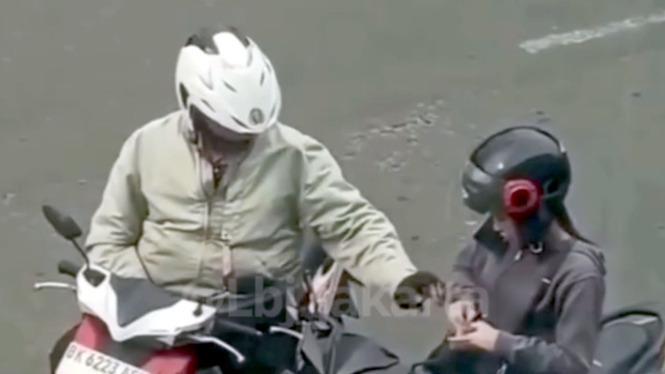Oknum polisi palak pemotor perempuan di Medan, Sumatera Utara.
