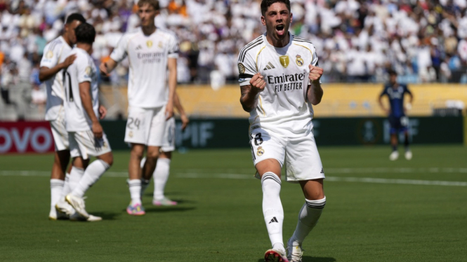 Pemain Real Madrid, Federico Valverde rayakan gol