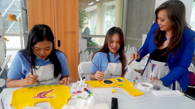Tita Djumaryo, CEO and Founder of Ganara Art (kanan)