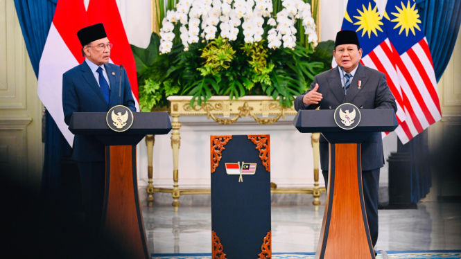 Presiden RI Prabowo Subianto dan Perdana Menteri (PM) Malaysia Anwar Ibrahim di Istana Merdeka, Jakarta Pusat.