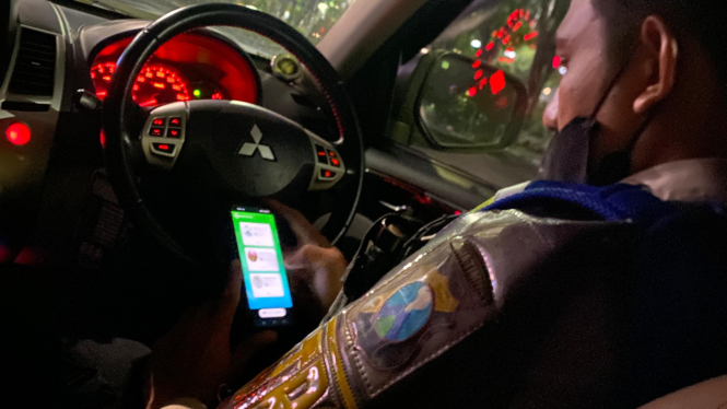 Oknum polisi yang diduga memeras mahasiswa di Surabaya      