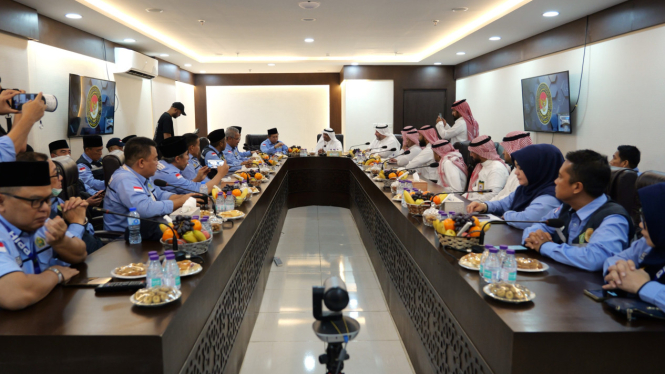 Wamenhaj dan Umrah Saudi Abdul Fattah Mashat bertemu dengan PPIH Arab Saudi 2025
