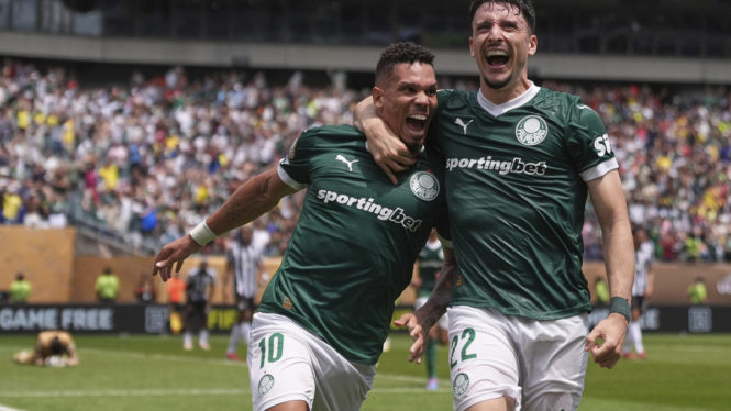 Pemain Palmeiras, Paulinho rayakan gol